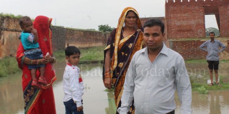 उझानी: चोरों के हौसले बुलंद, चिकित्सक के घर से लाखों उडाये