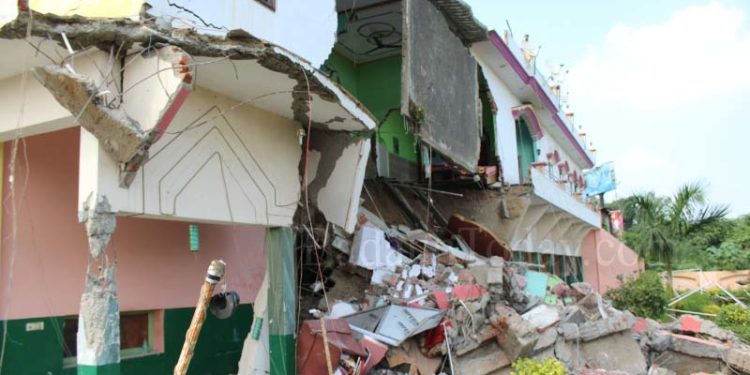 एसएस लॉन पर चला बुल्डोजर, छावनी में तब्दील हुआ लालपुल