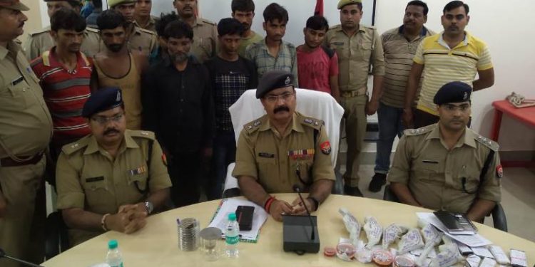 डकैती की योजना विफल, पुलिस ने 8 बदमाशों को दबोचा