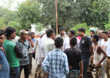 फैक्ट्री के दूषित पानी से गाँव में गंदगी, ग्रामीणों ने जताई नाराजगी