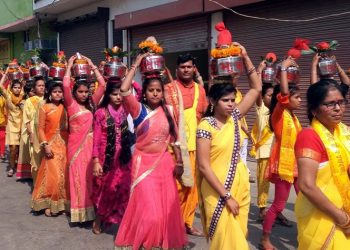 कलश यात्रा से गायत्री महायज्ञ और प्रज्ञा पुराण कथा का आगाज