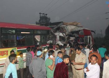 उझानी में दो बसों की भिडंत, 15 घायल, एक की मौत