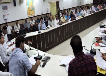 राजस्व वसूली में कमी पर ईओ का रुकेगा वेतन: डीएम