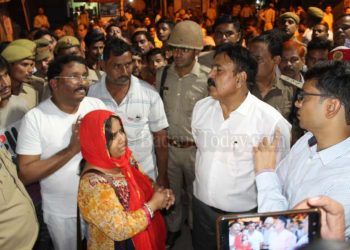 फर्नीचर शोरुम में लगी आग, लाखों के नुकसान की आशंका