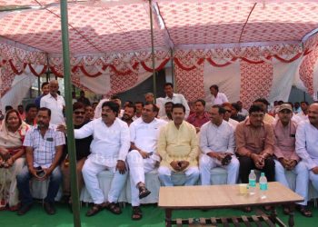 उझानी ब्लॉक प्रमुख रत्नेश यादव के खिलाफ अविश्वास प्रस्ताव पास