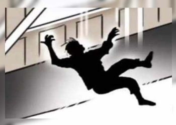 पुलिस से बचने के लिए अचानक कूदा युवक, हालत गंभीर