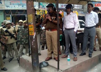 अयोध्या पर फैसले से पहले बढ़ी सतर्कता, डीएम व एसएसपी ने किया फ्लैग मार्च