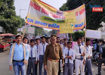 उझानी: बच्चों ने रैली निकाल दिया सड़क सुरक्षा का संदेश