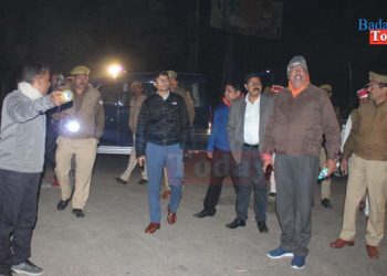 उझानी: हाईवे से हटा अतिक्रमण, अवैध दुकानों पर भी गिरेजी गाज