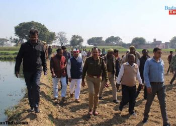 गंदे पानी से गाँव में फैली बीमारियाँ, एसडीएम ने लिया जायजा