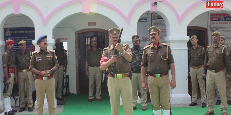 कप्तान ने परखी उझानी कोतवाली की स्थिति, जताई खुशी