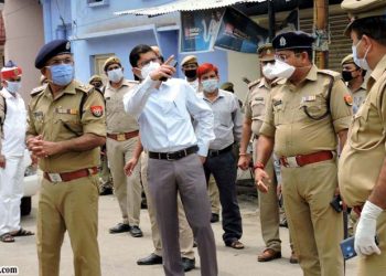 शहर का जालंधरी सराय सील, उझानी में युवक की तबियत बिगड़ी