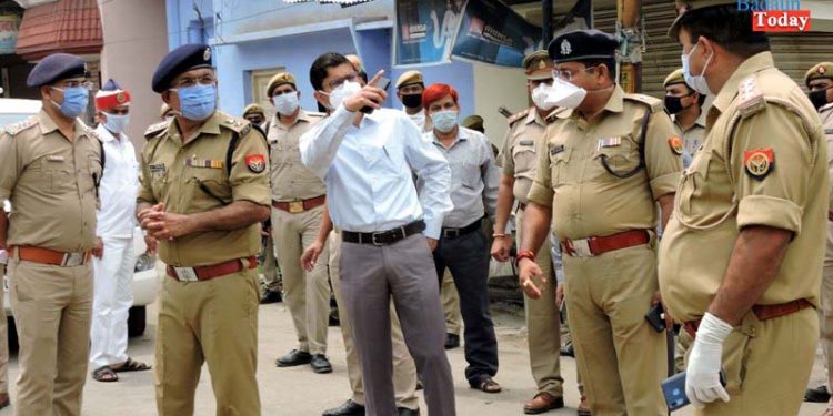 शहर का जालंधरी सराय सील, उझानी में युवक की तबियत बिगड़ी