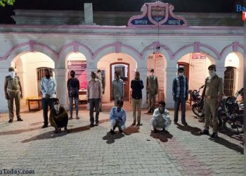 उझानी: शब-ए-बारात में कब्र पर मोमबत्ती जलाने वाले 30 लोगों के खिलाफ मुकदमा दर्ज