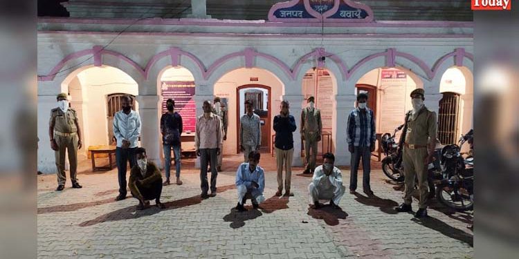 उझानी: शब-ए-बारात में कब्र पर मोमबत्ती जलाने वाले 30 लोगों के खिलाफ मुकदमा दर्ज