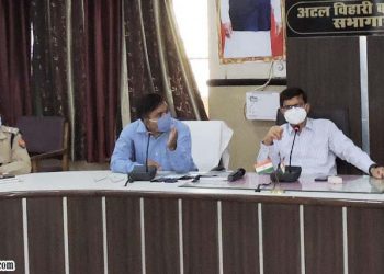 सोशल डिस्टेंसिंग की शर्तों के साथ कल से खुलेंगी चिन्हित दुकानें