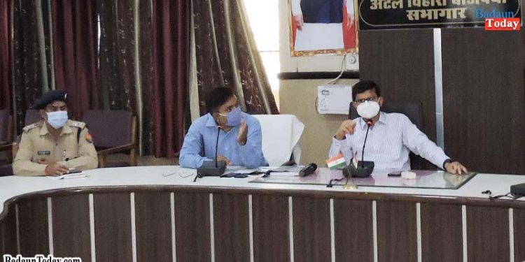 सोशल डिस्टेंसिंग की शर्तों के साथ कल से खुलेंगी चिन्हित दुकानें