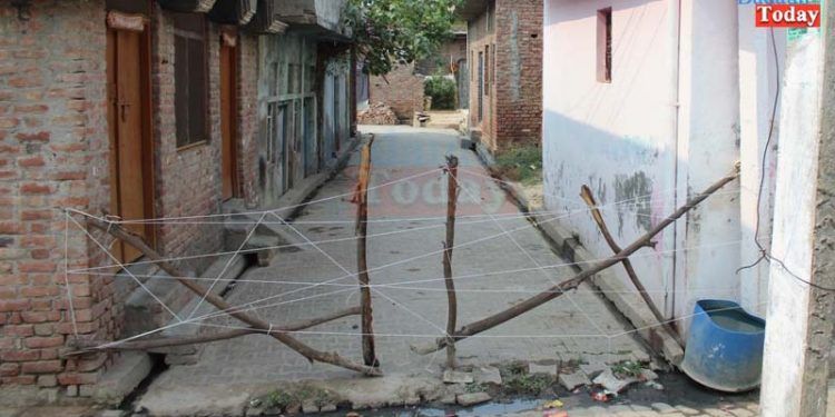हुसैनपुर खेड़ा में संक्रमित युवक के रिश्तेदार का इलाका सील
