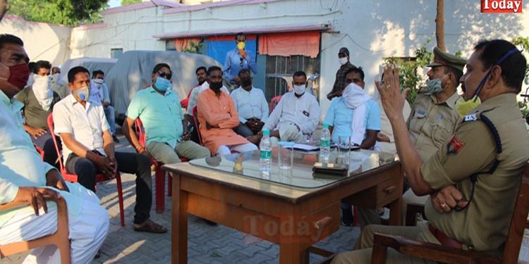 कोरोना काल में कांवड़ यात्रा पर पुलिस प्रशासन सख्त, लोगों के साथ की बैठक
