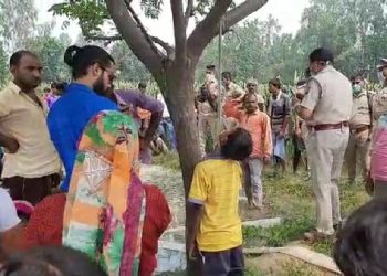 खेत मे लटका मिला किशोर का शव, परिजनों ने लगाया हत्या का आरोप