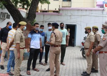 उझानी: दरोगा के बाद सिपाही ने खुद को मारी गोली, कोतवाली पहुँचे डीआईजी