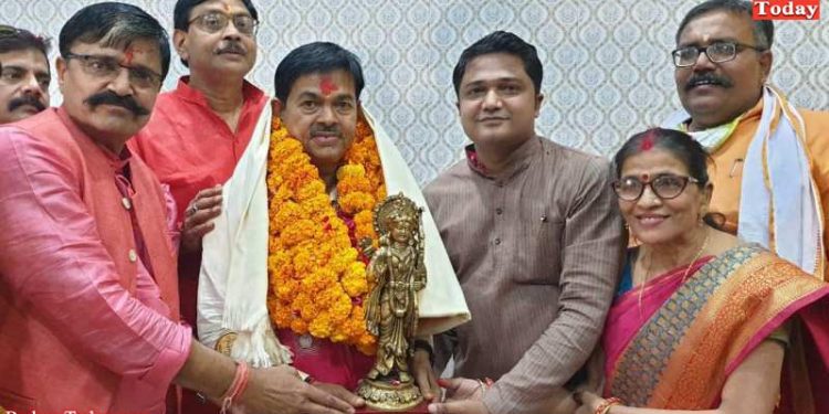 नवनिर्वाचित राज्यसभा सदस्य बीएल वर्मा का जिले में हुआ भव्य स्वागत