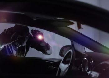 उझानी में चोरों के हौसले बुलंद, भाजपा नेता और पुलिसकर्मी की गाड़ी ले उड़े