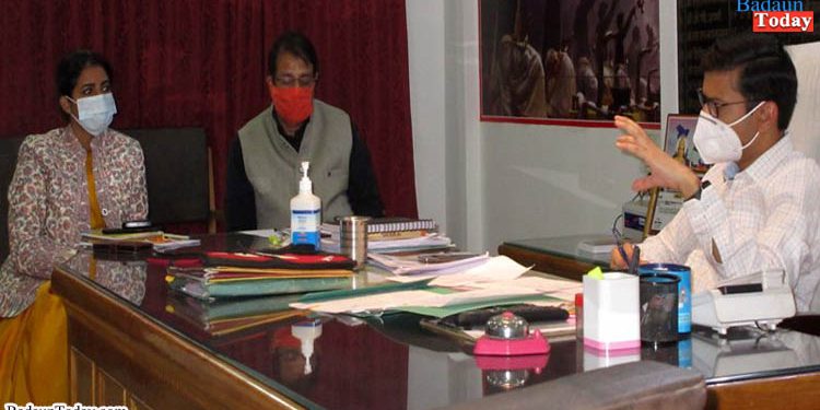 दिल्ली में कोरोना की लहर से बदायूं में अलर्ट, बस स्टैण्ड पर होगी जांच