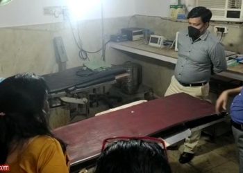 गर्भपात करवाने वाली महिला डॉक्टर के अस्पताल पर छापा