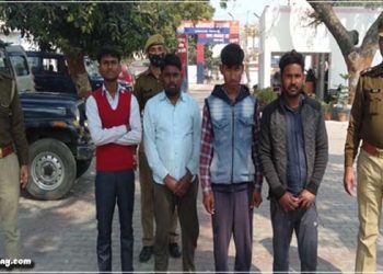 उझानी की बैंक से तीन लाख रुपये से भरा बैग चोरी करने वाले चार युवक गिरफ्तार