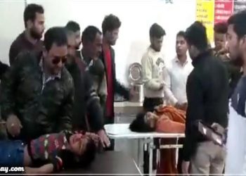 पिकअप की टक्कर में महिला की मौत, दो घायल