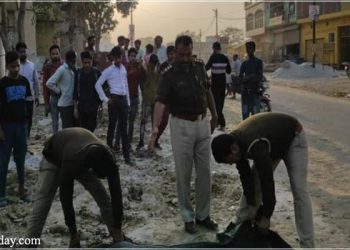 सड़क किनारे अज्ञात शव मिलने से मचा हडकंप