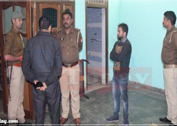 उझानी में घर का ताला तोड़कर लाखों की चोरी