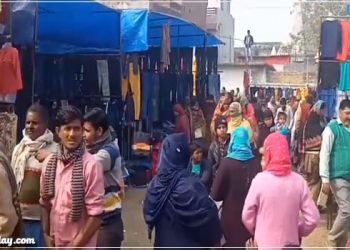 उझानी में बुध बाजार के विरोध में लामबंद हुए व्यापारी