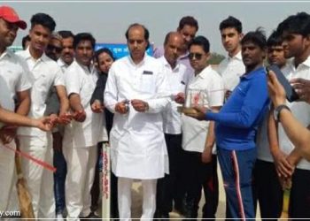 राजेंद्र गुरुजी ने किया क्रिकेट टूर्नामेंट का उद्घाटन