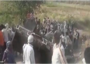 अंतिम संस्कार से लौट रही ट्रैक्टर ट्राली पलटने से तीन की मौत
