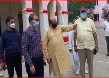 उझानी: पालिकाध्यक्ष पूनम अग्रवाल नदारद, पति किस अधिकार से संभाल रहे हैं जिम्मेदारी?