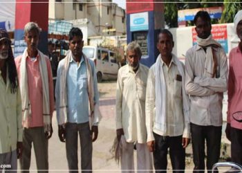 उझानी: अज्ञात वाहन की टक्कर से बाइक सवार युवक की मौत, दो घायल