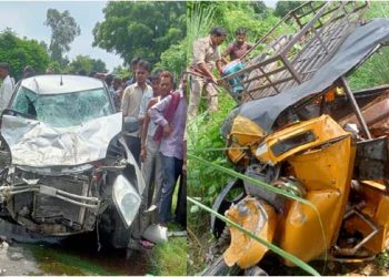 कार और टेम्पो की आमने-सामने भिडंत में 4 लोगों की मौत