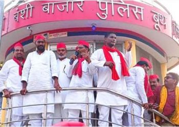 पुलिस बूथ को बनाया भाषण मंच, सपा जिलाध्यक्ष समेत 150 के खिलाफ मुकदमा दर्ज