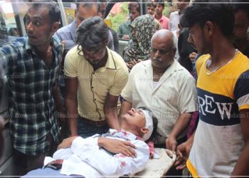 उझानी: 12वीं के छात्र पर दबंग छात्रों का चाकू से हमला, लहूलुहान हुआ छात्र