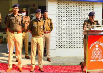 बदायूं पुलिस ने मनाया झंडा दिवस, थानों में ध्वजारोहण