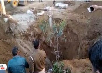 कुएं की ढांग में दबकर ग्रामीण की मौत, पांच घंटे तक चली खुदाई