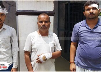 उझानी: दबंग पड़ोसी ने परिवार को लाठी-डंडो से पीटा, पुलिस ने पीड़ित को ही थाने में बैठाया