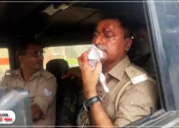 लापता युवक का कंकाल मिलने पर फूटा लोगों का गुस्सा, दरोगा और सिपाहियों को खदेड़ कर पीटा