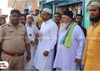 उझानी में मदरसे से तिरंगा रैली निकालने का विरोध, डंडे-ईंट लेकर पहुँचे लोग, शिक्षक ने दी तहरीर