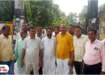 उझानी ब्लॉक में कमीशनखोरी पर विफरे प्रधान, केंद्रीय मंत्री से की शिकायत