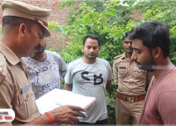 उझानी: दुकान की दीवार काट लाखों का सामान ले गए चोर, डेढ़ साल पहले भी हुई थी वारदात