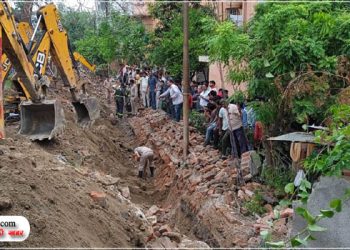 नोएडा में दीवार गिरने से बड़ा हादसा, बदायूं के चार मजदूरों की मौत