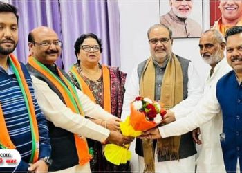 क्षेत्र में गायब, घटता जनाधार, डूबती नैया को अब भाजपा का सहारा